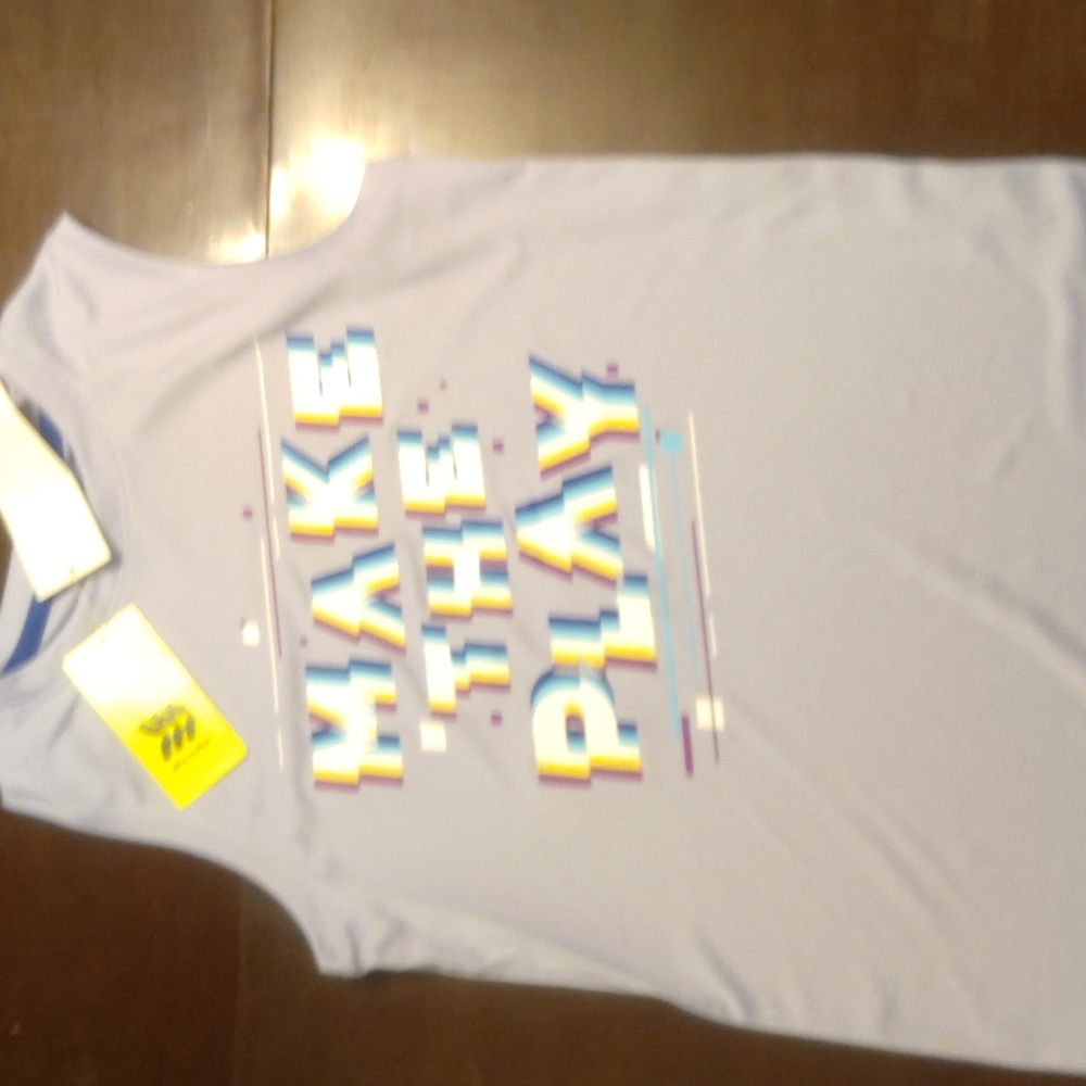 New with tag printed sleeveless t-shirt